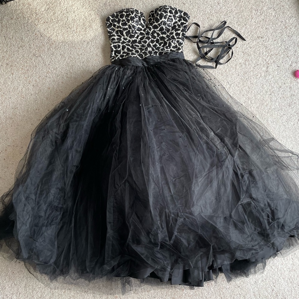 Maggie Sorttero Flirt Prom Dress Black and White